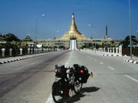 Hans Neumann berichtet von seiner Fahrradtour durch Myanmar